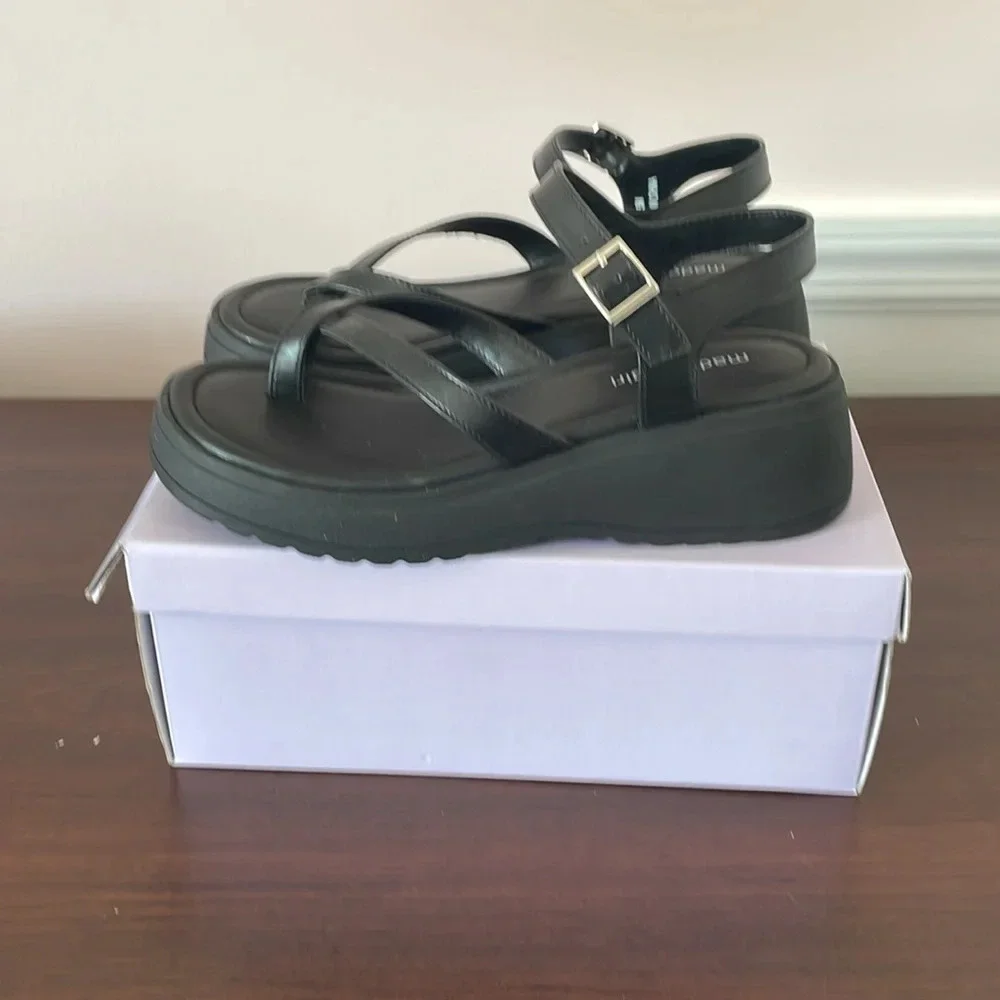 Madden Girl Star Wedge sandal
